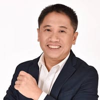 คุณอนันต์ แก้วร่มวงศ์